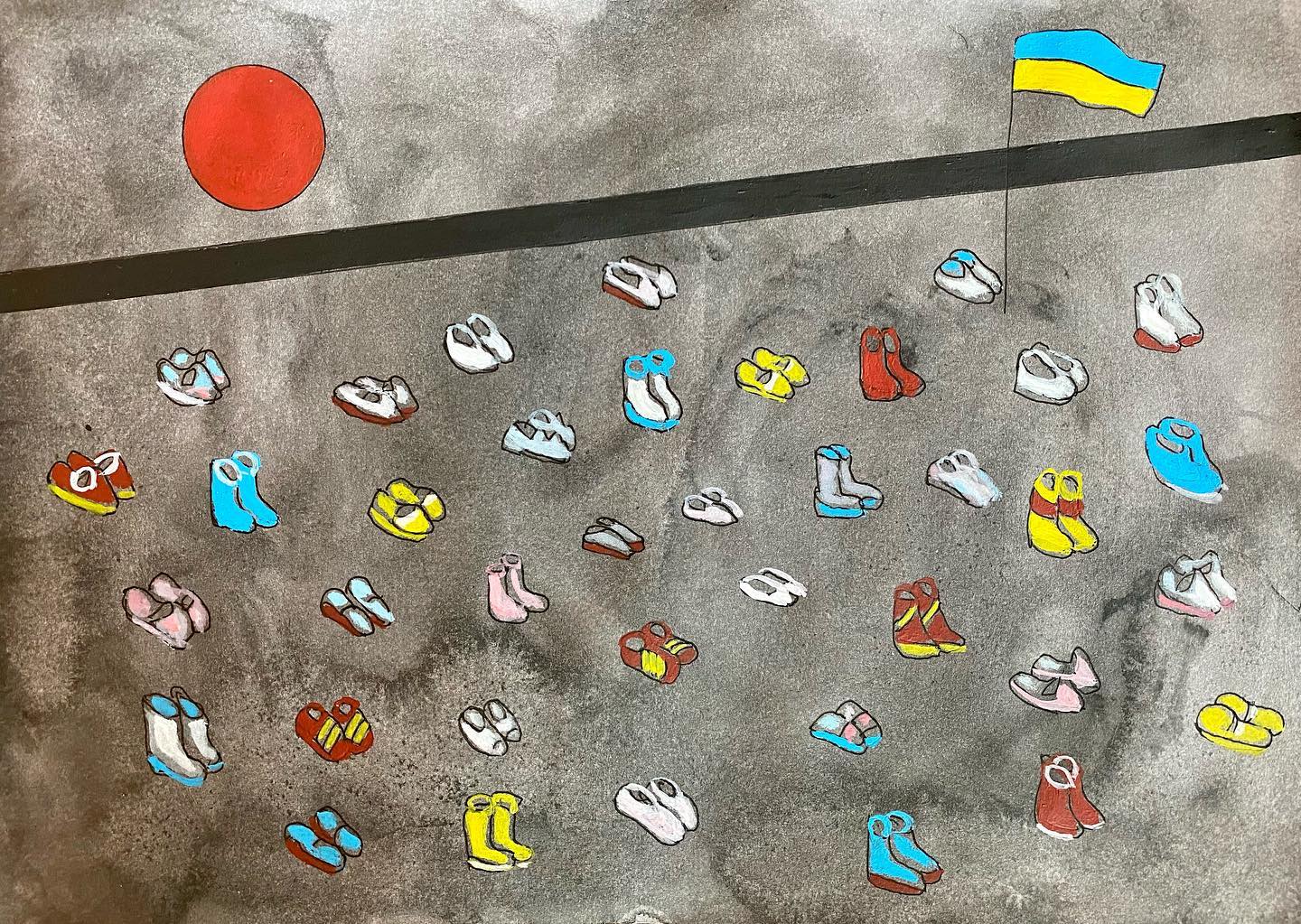 Взуття дітей, загинувших під час війни в Україні